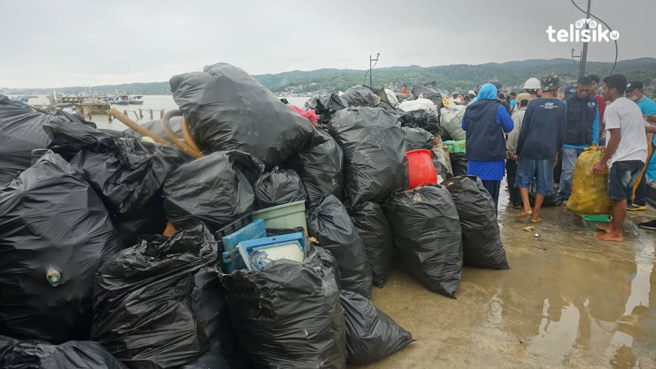 104 Ton Sampah Berhasil Diambil Dari Teluk Kendari Telisik Id