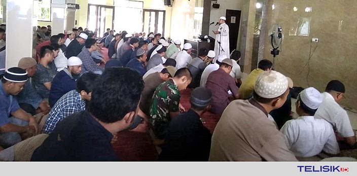 Ratusan Muslim Kota Kendari Lakukan Sholat Gerhana