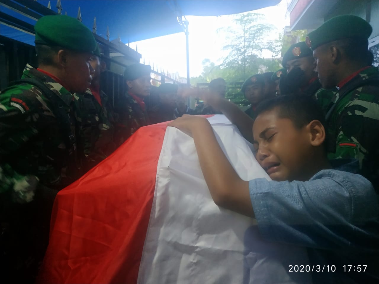 Jenazah Prajurit Korban Penembakan OPM Tiba di Kampung Halaman