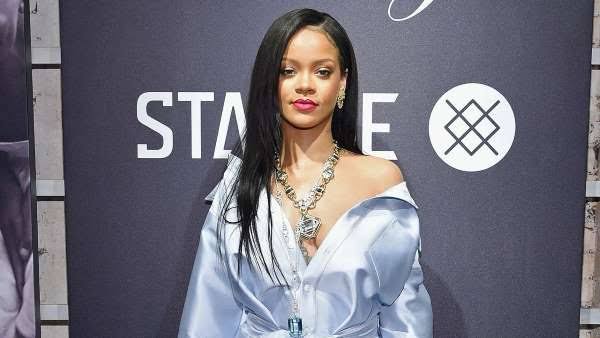 Dikecam Liriknya Kutip Hadis Nabi, Rihanna Minta Maaf
