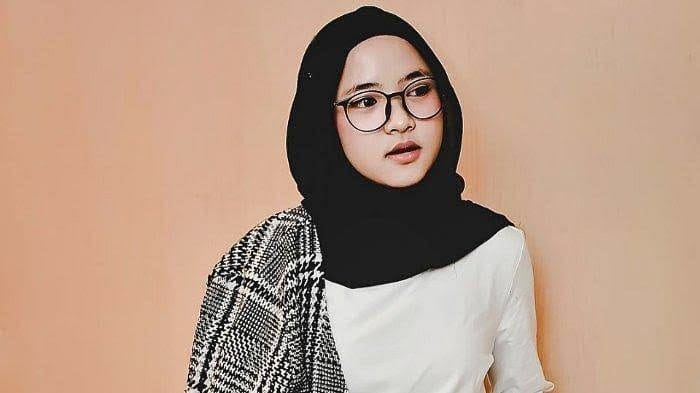 Mengenal Nissa Sabyan, Vokalis Band Muda Tanah Air