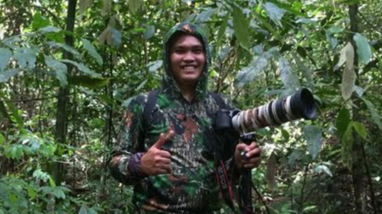 Victor Fidelis: Pengutip Satwa Endemik di Hutan Kalimantan