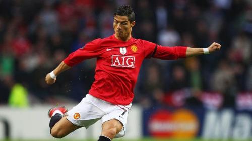 Waduh, Suporter Man United Bakar Kostum Cristiano Ronaldo
