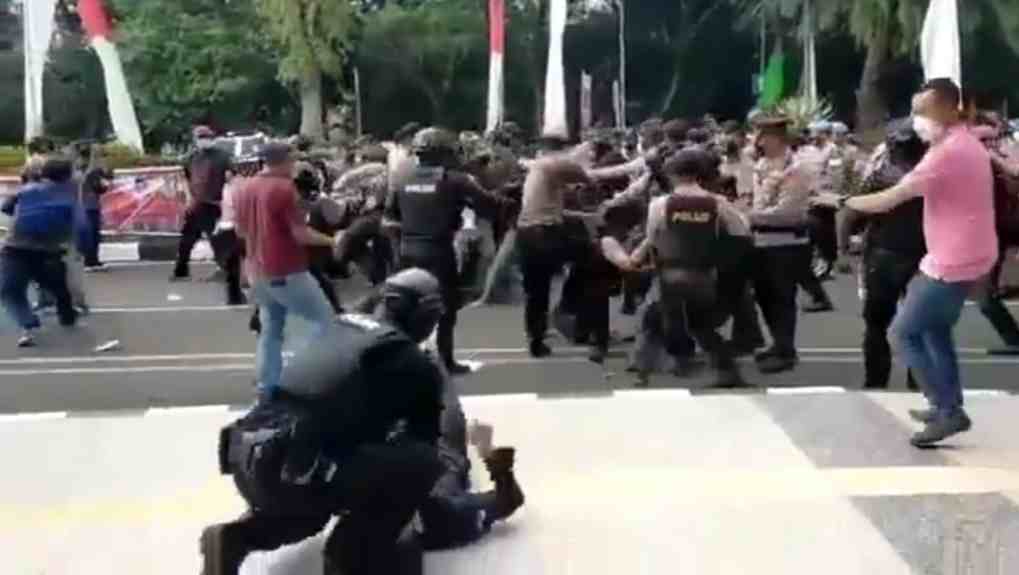 Propam Polri Periksa Anggotanya Smack Down Mahasiswa di Tangerang