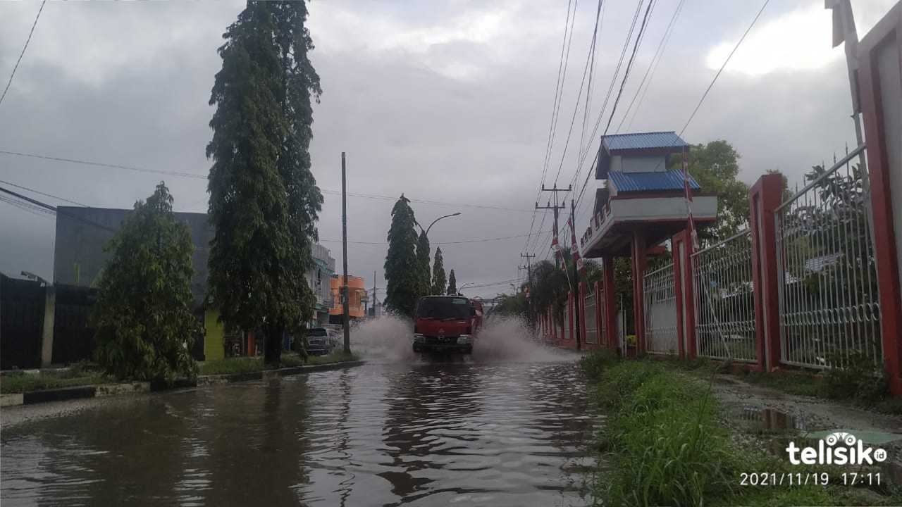 Genangan Setinggi 50 Cm Selimuti Kota Baubau Saat Hujan