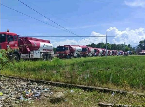 Jalur Trans Sulawesi di Luwu Putus, Warga Rebutan BBM di SPBU