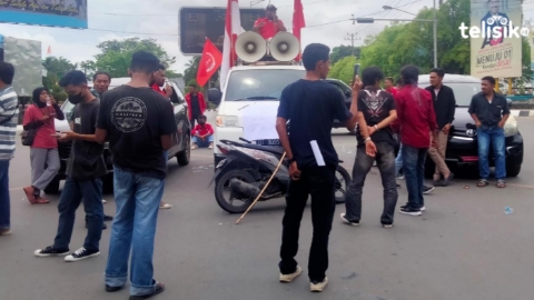 Perbaikan Jalan Tak Menyeluruh, Massa Unjuk Rasa di DPRD Sultra