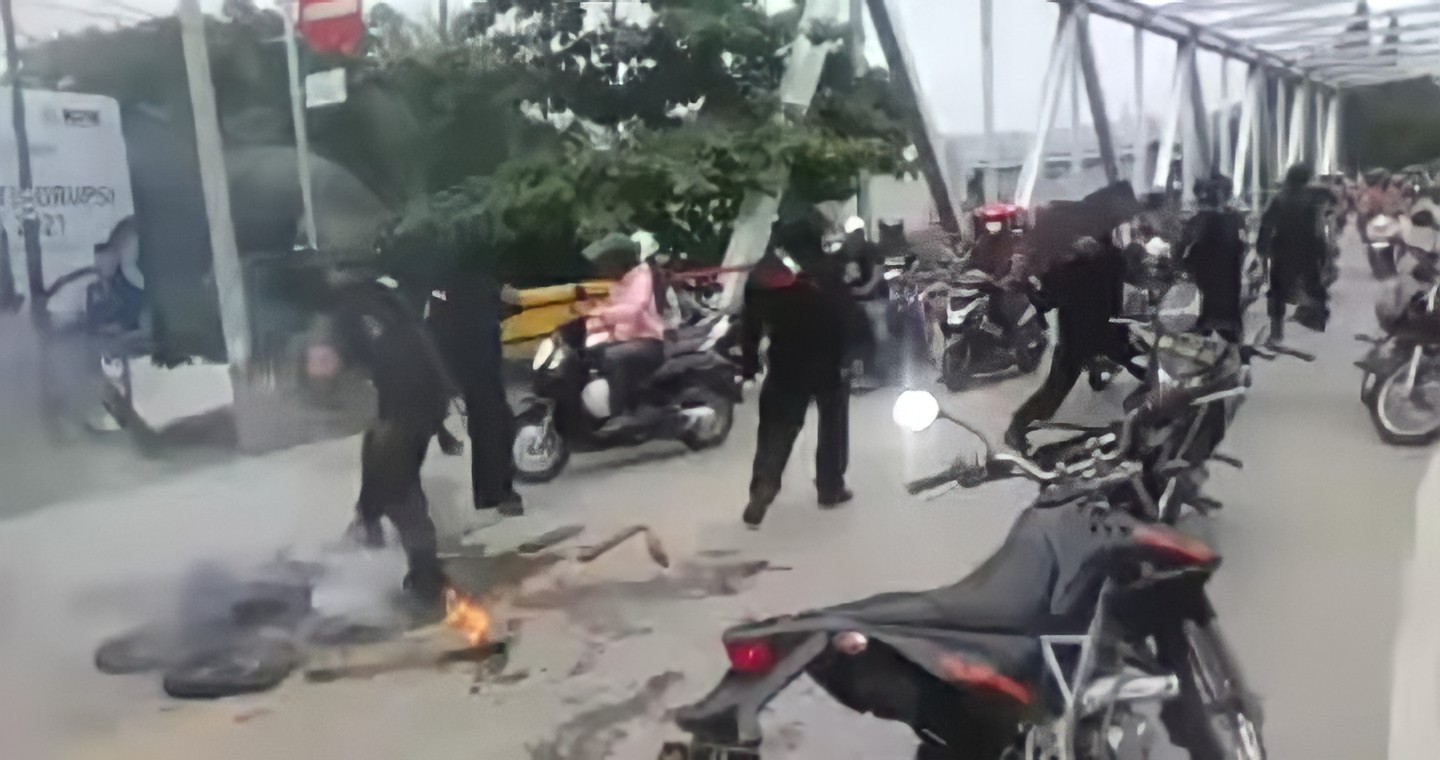 Buntut Warga Baubau Tewas Ditikam, Massa Blokir Jalan