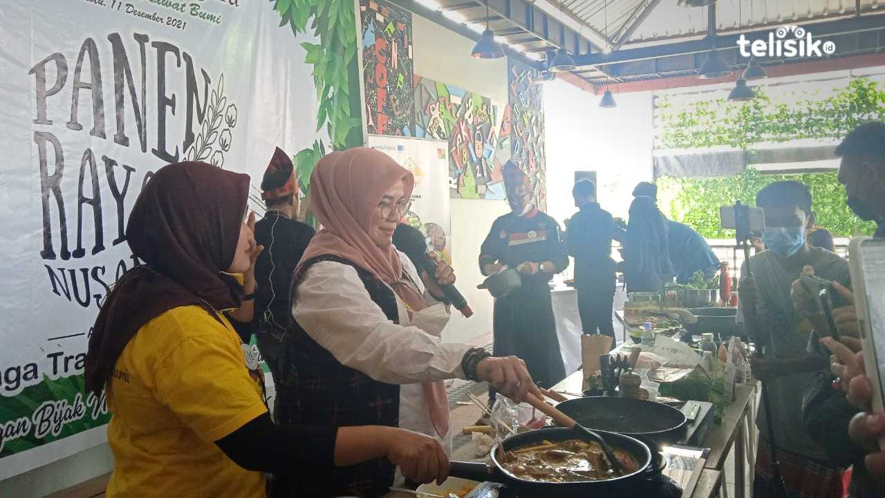 Ilmiati Daud Unjuk Kebolehan Masak Makanan Khas Wakatobi di Festival PARARA 2021