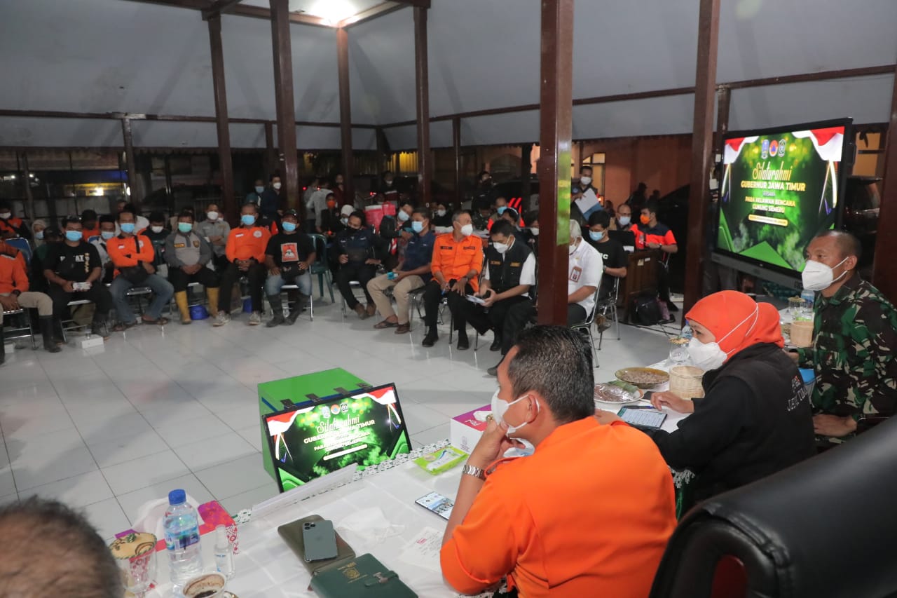 Relawan dari Penjuru Indonesia Berdatangan Bantu Korban Erupsi Semeru