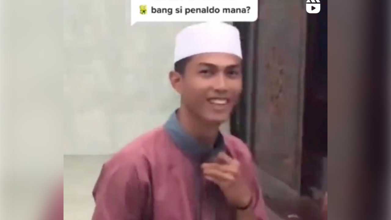 Viral: Jemaah Masjid Mirip Cristiano Ronaldo Lagi Ngaji
