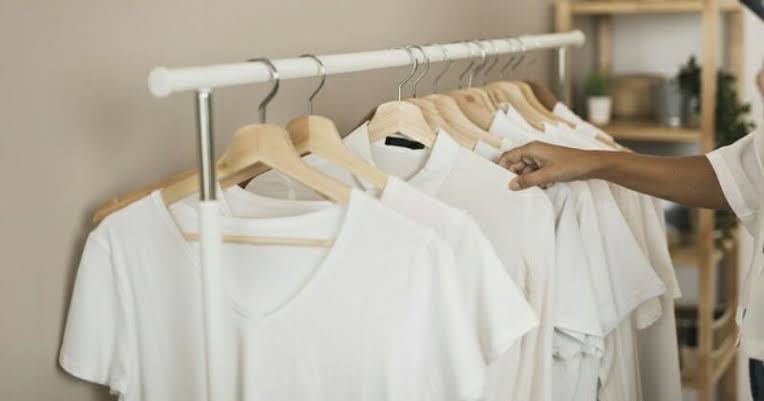 Ini 6 Alasan Kenapa Kamu Harus Punya Baju Warna Putih
