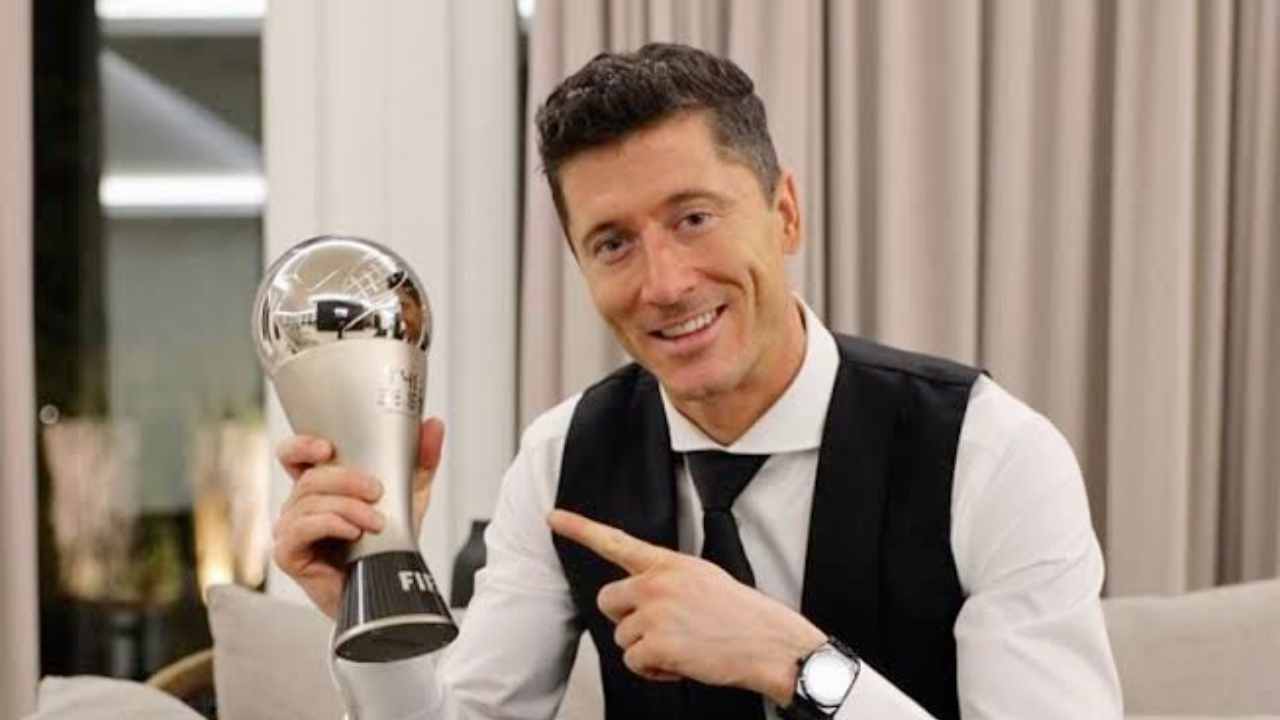 Sabet Pemain Terbaik FIFA 2021, Robert Lewandowski Kalahkan Messi