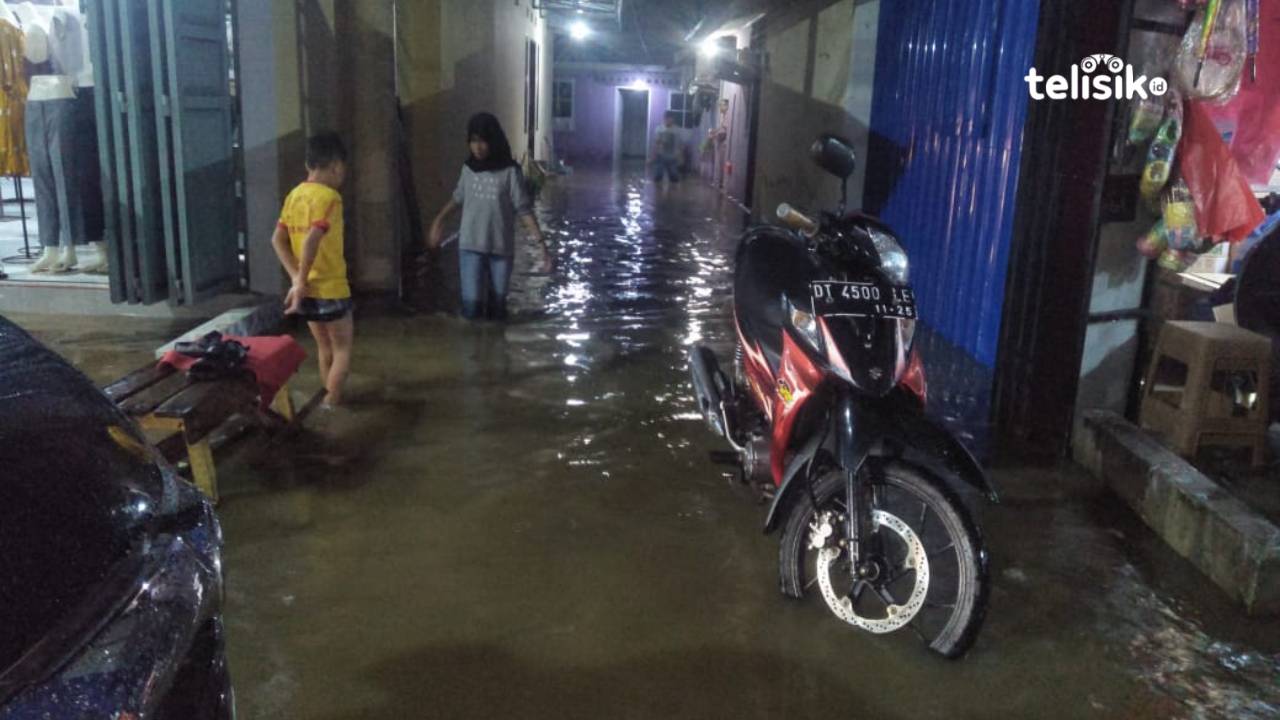 Puluhan Rumah Depan Polsek Mandonga Kendari Terendam Banjir