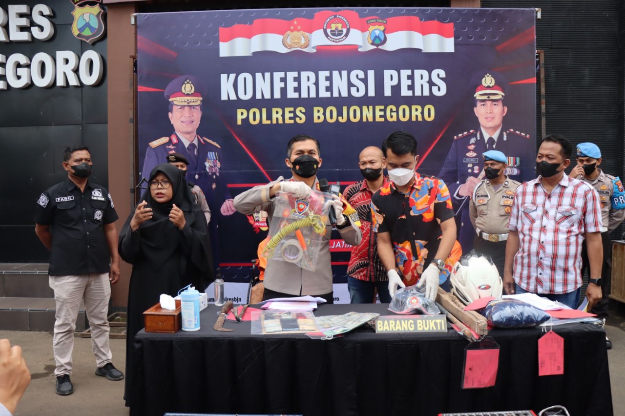Resahkan Warga Bojonegoro, Tiga Anggota Komplotan Rampok Rumah Mewah Dibekuk Polisi