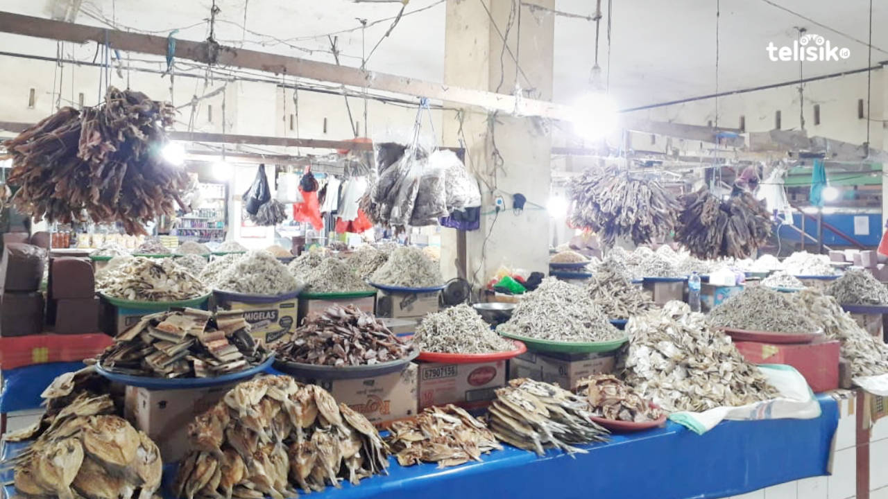 Sepi Pembeli, Penjual Ikan Asin di Kendari Rugi Hingga Puluhan Juta Rupiah