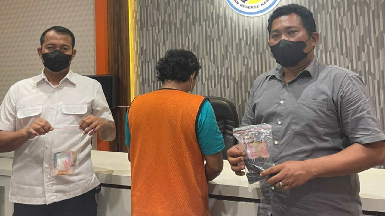 Dijanjikan Uang Rp 750 Ribu Edarkan Sabu, Pemuda di Surabaya Ditangkap Polisi