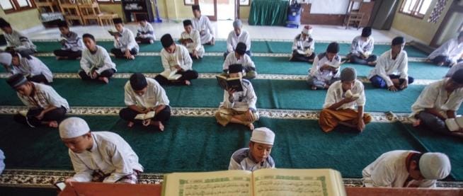 Keutamaan Khatam Al-Quran di Bulan Suci Ramadan