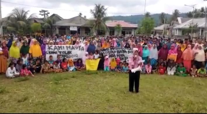 Warga Sinaulu Jaya Konkep Tolak Pemberian Sembako dan THR PT GKP