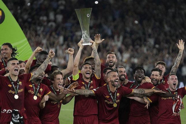 AS Roma Jadi Juara Perdana UEFA Conference League