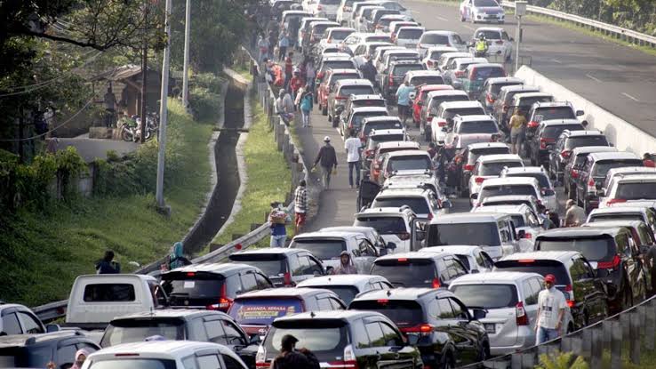 Macet Parah, Polisi Terpaksa Tutup Jalur Menuju Puncak dari Arah Jakarta