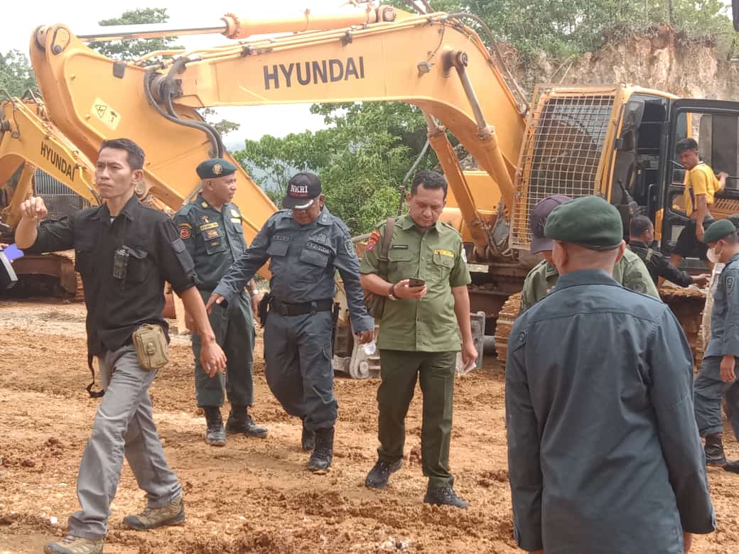 Operasi Gabungan Pengamanan Kawasan Hutan, Sita 2 Unit Excavator