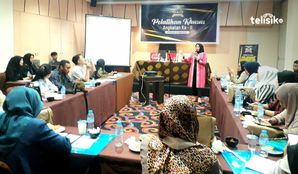 Tingkatkan SDM Sulawesi Tenggara, Padma Resita Kembali Gelar Pelatihan MC