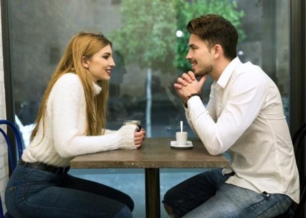7 Ciri Pria yang Diam-Diam Jatuh Cinta Padamu