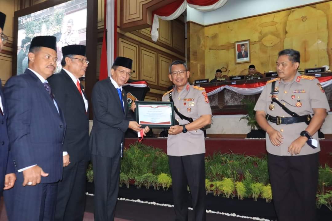 Jaga Keamanan, DPRD Sulawesi Tenggara Beri Penghargaan Buser 77