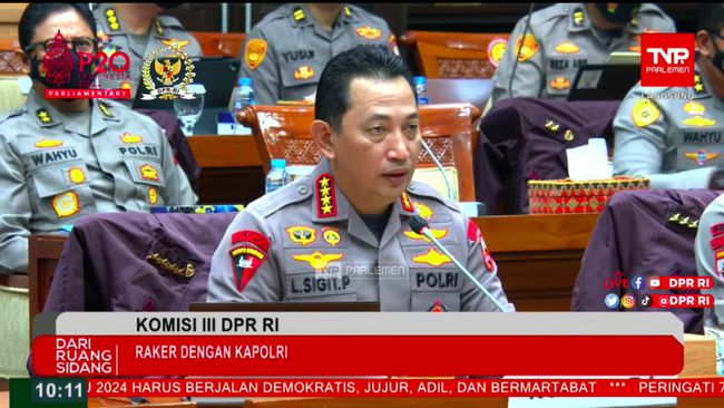Kapolri Bongkar Penanganan Kasus Ferdy Sambo di DPR, Benny Harman Peluk Jenderal Sigit