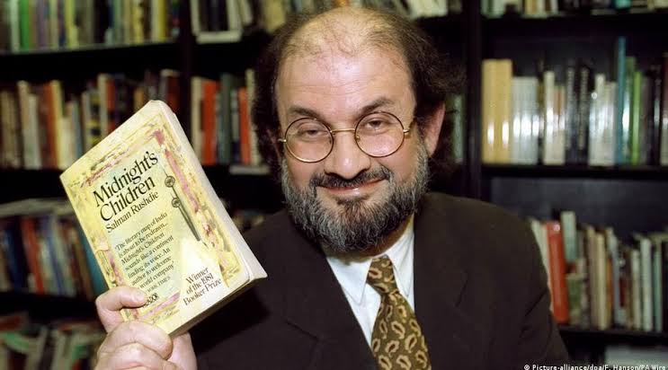 Sosok Salman Rushdie, Si Penulis Penghina Nabi yang Ditikam 15 Kali