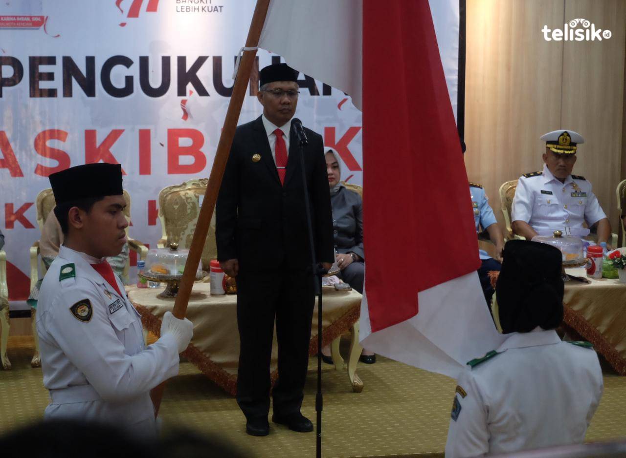 Wali Kota Kendari Kukuhkan 48 Pasukan Pengibar Bendera pada Upacara HUT ke-77 RI
