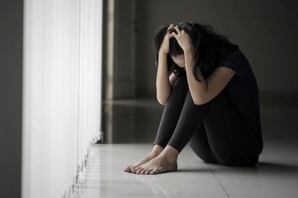5 Ciri Seseorang Alami Gangguan Kesehatan Mental, Kamu Termasuk? 