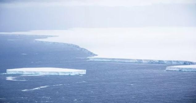 Tim Peneliti Temukan Gunung Es Atlantik Terbelah Jadi Dua