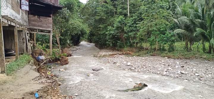 Pasca Bencana Pemkab Kolaka Utara Turap Tepi Sungai Latawaro