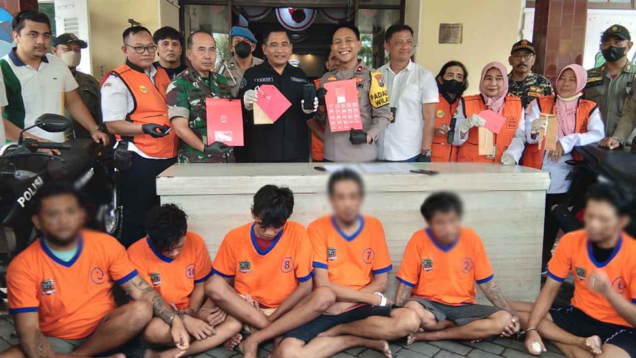 Tiga Pengedar Sabu di Surabaya Ditangkap Polisi  