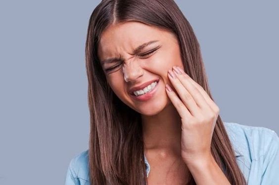 Jangan Anggap Sepele Karang Gigi Penyebab Bau Mulut