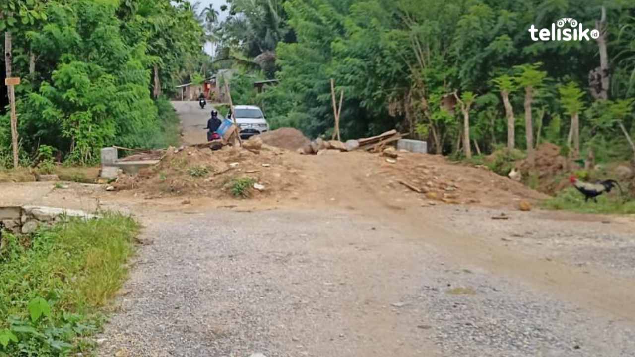 Warga Lorong Jambu Mente Kota Kendari Keluhkan Jalan dan Drainase yang Tak Rampung