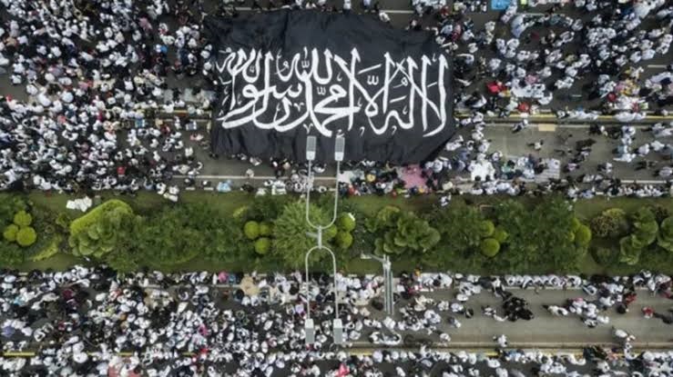 Umat Muslim Indonesia Tunjukkan Persatuannya di Aksi 212