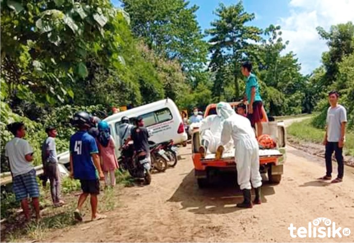 Ambulans Pengantar Pasien Corona Asal Bombana Tabrak Pembatas Jalan