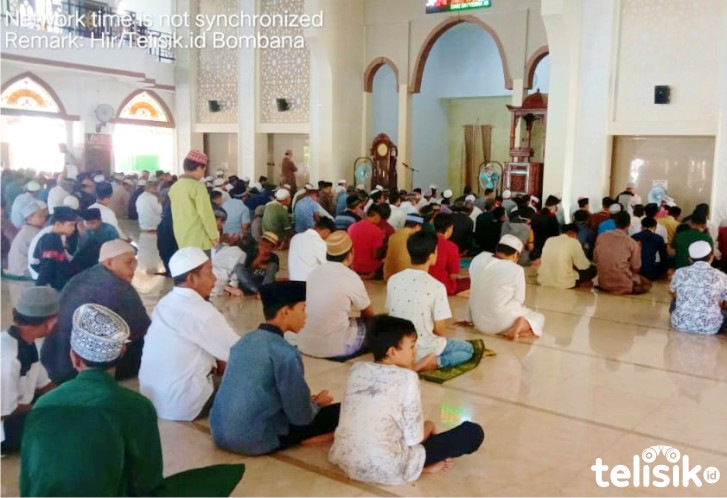 Masjid Raya Nurul Iman Bombana Gelar Salat Jumat dengan Kunut