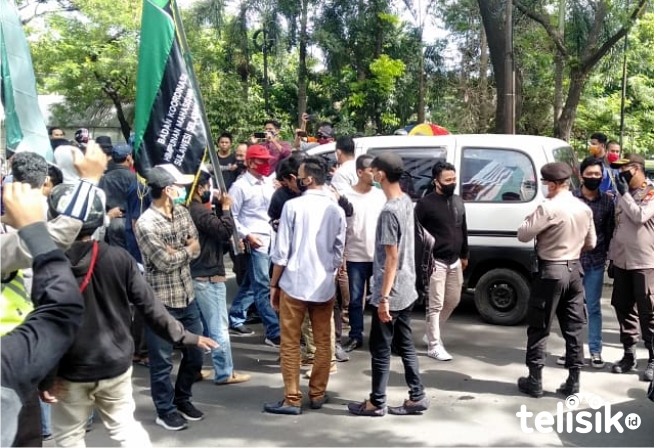 Demo Kenaikan Tarif Listrik, HMI Makassar Duduki PLN Sulselbar