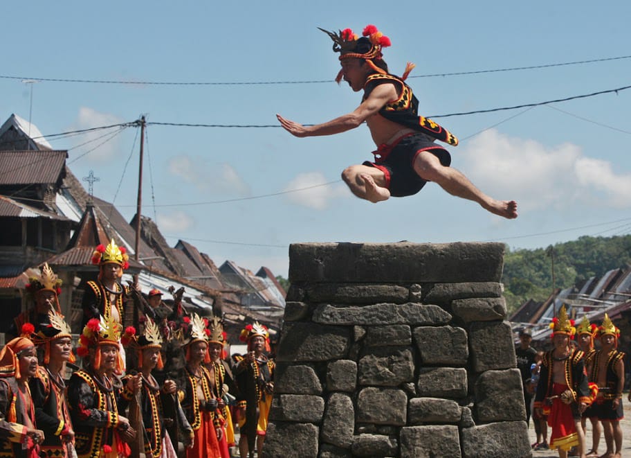 Lompat Batu Nias, Tradisi Unik di Dunia