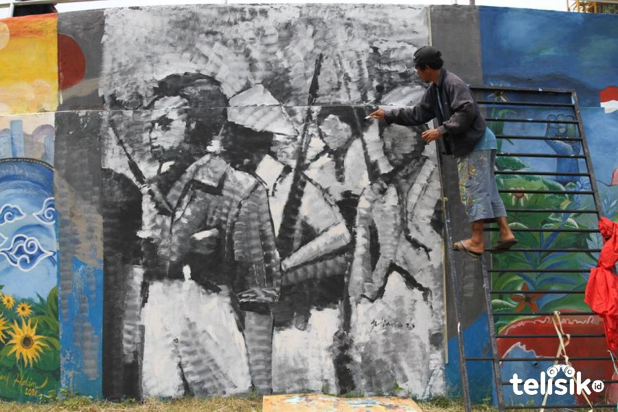 Jelang HUT RI Ke-75, Seniman Mural Lukis Dinding Taman Budaya