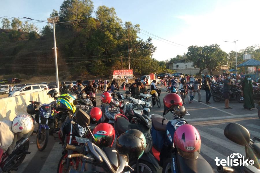 Parkir Liar Marak di Jembatan Teluk Kendari