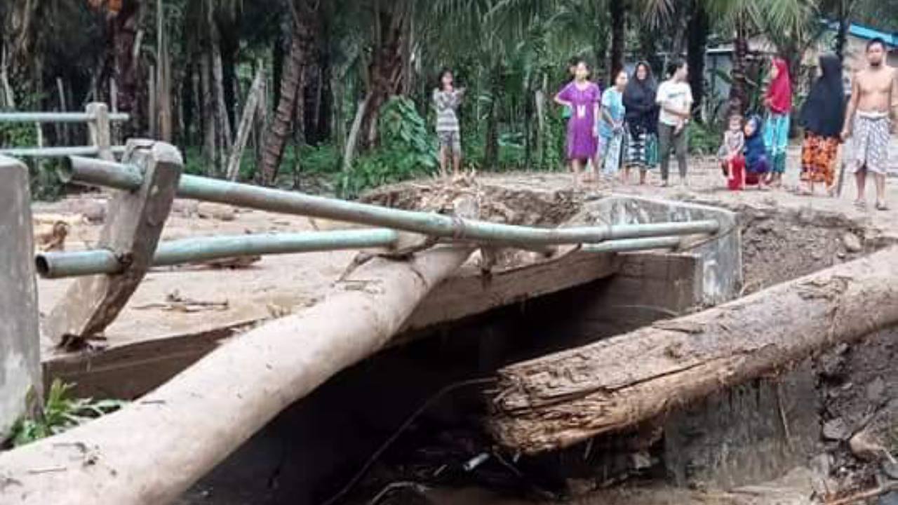Banjir Bandang di Kolaka Utara Terjang Perkampungan