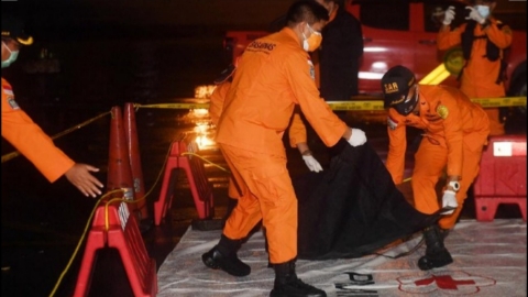 Petugas Temukan Potongan Daging Manusia, Diduga dari Pesawat Srwijaya Air  SJ 182