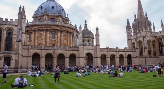biaya kuliah di Oxford University
