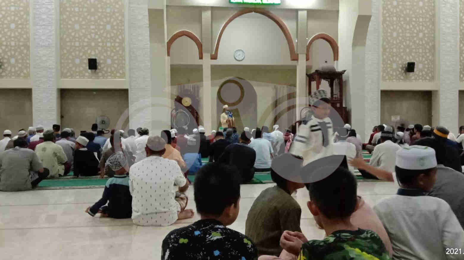 Antusias Sambut Malam Pertama Ramadan, Jamaah Ramaikan Masjid Raya Bombana