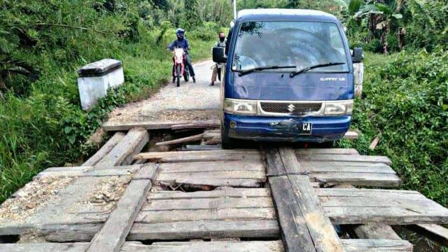 Fasilitas Jembatan Buruk, Kades di Konawe Curhat Ingin Bantuan Pemda